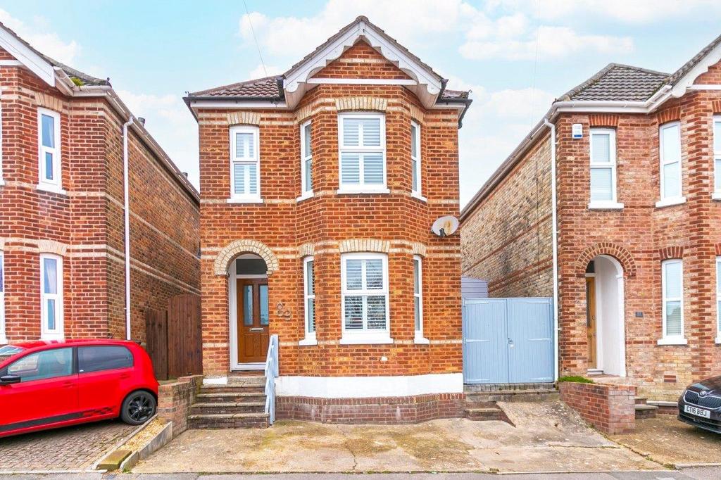 Library Road, Parkstone, Poole, Dorset, BH12 3 bed detached house for