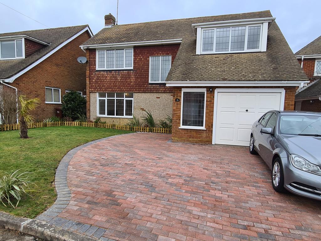 Hawkhurst Way, BexhillonSea TN39 3 bed detached house £1,600 pcm (£