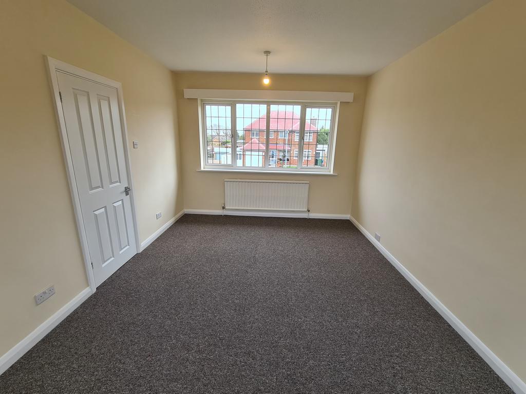 Hawkhurst Way, BexhillonSea TN39 3 bed detached house £1,600 pcm (£