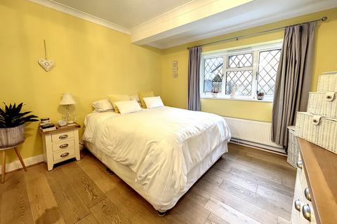 17 Ashbee Close, Snodland, ME6 5HQ