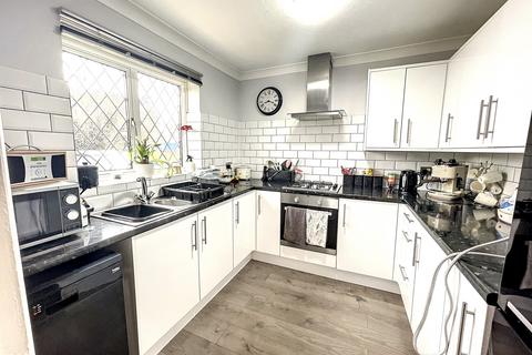17 Ashbee Close, Snodland, ME6 5HQ