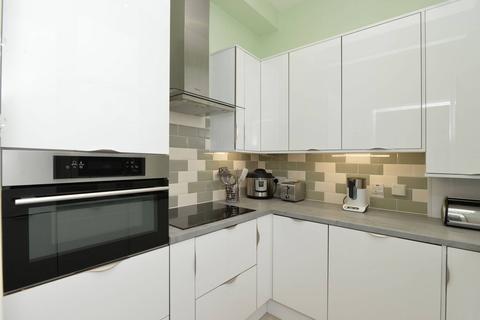 2/2 Summerside Street, Edinburgh, EH6 4NU