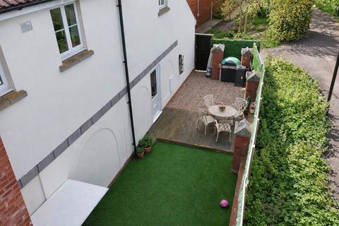 2 bedroom coach house for sale, Hestercombe Close, Superb Coach House - With Garden & Office