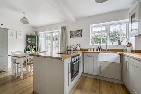 9 Heathfield Park, Midhurst, GU29 9HN