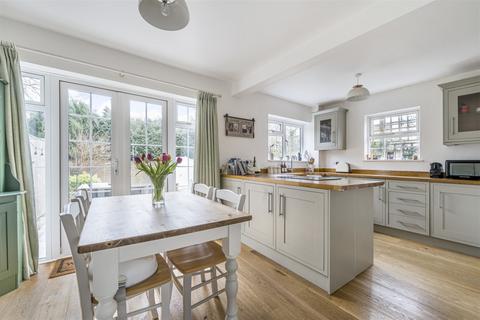 9 Heathfield Park, Midhurst, GU29 9HN