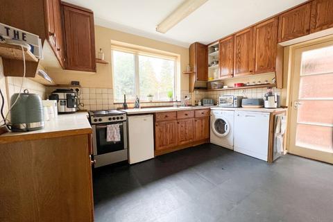 106 Blackford Road, Shirley, Solihull, B90 4BX
