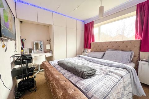 106 Blackford Road, Shirley, Solihull, B90 4BX