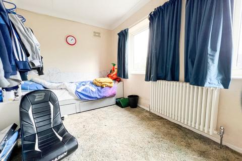 106 Blackford Road, Shirley, Solihull, B90 4BX