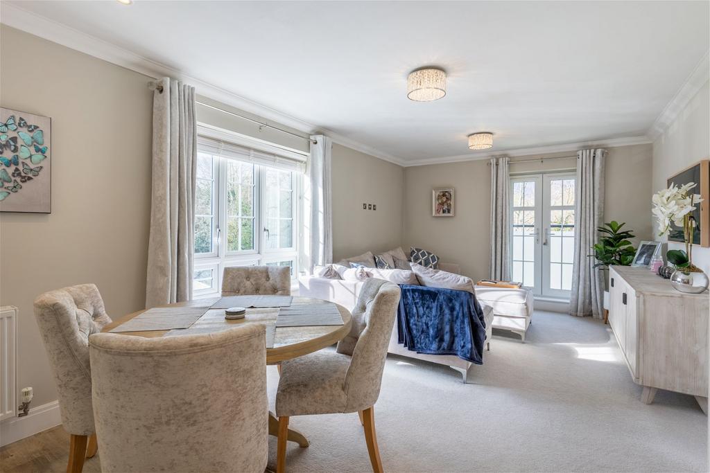 Butterwick Close, Barnt Green, B45 8DJ 2 bed apartment £370,000