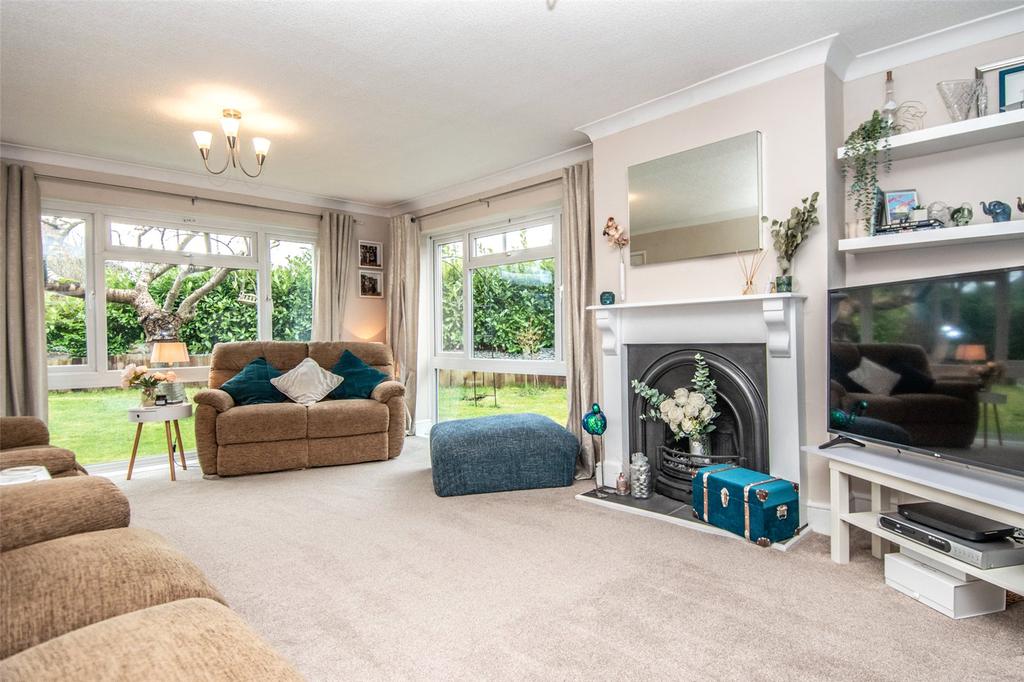 Millfield Road, Bromsgrove, Worcestershire, B61 3 bed link detached