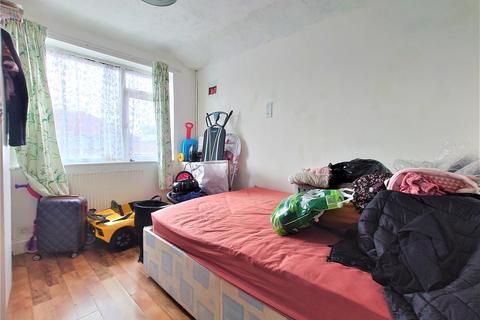 2 bedroom maisonette for sale, Laburnum Road, Hayes, Greater London, UB3