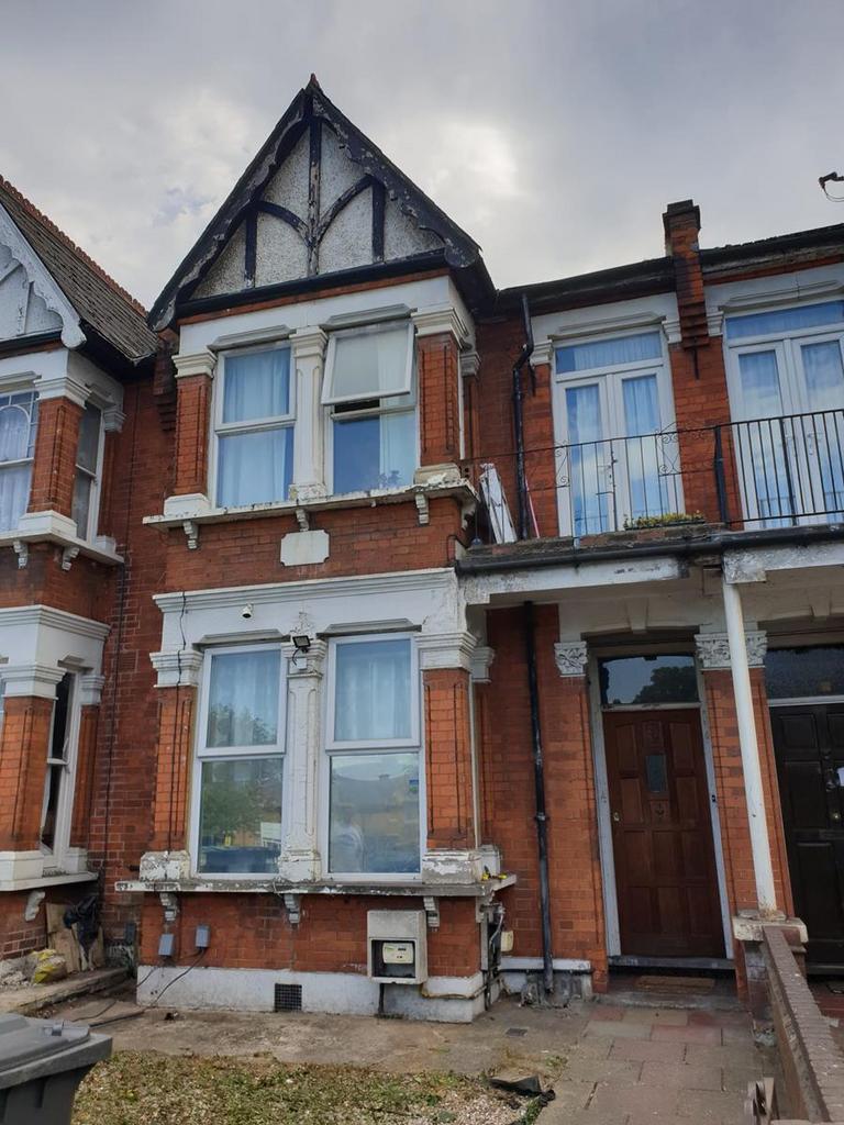 Bruce Grove, Tottenham, London, N17 2 bed property £325,000