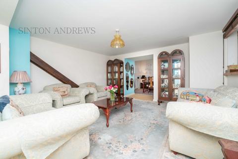 4 bedroom flat for sale, St Stephens Court, the Avenue, Ealing, W13