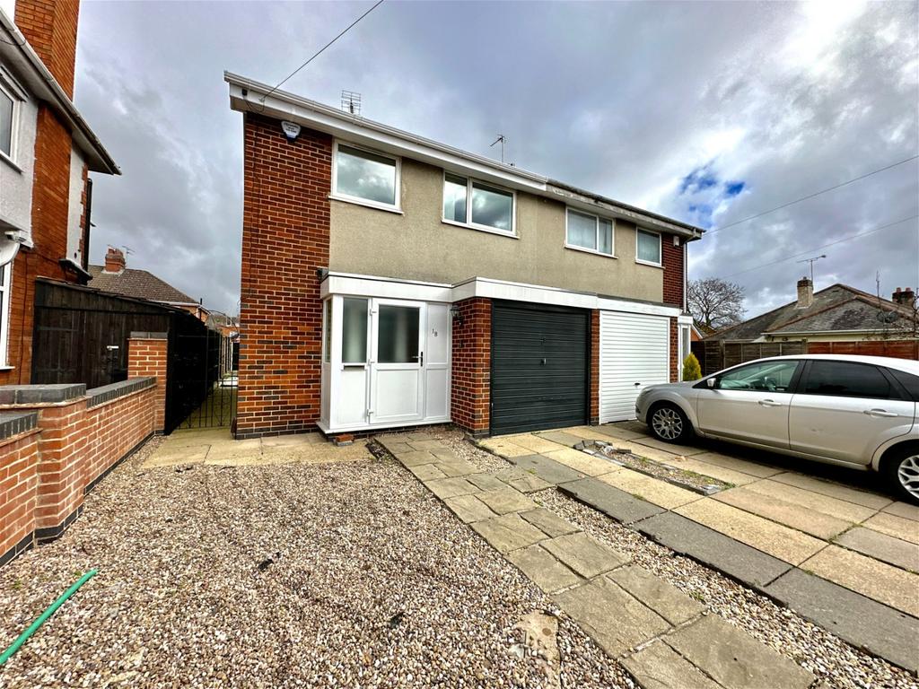 Stokes Drive, Leicester, LE3 9BR 3 bed semidetached house £260,000
