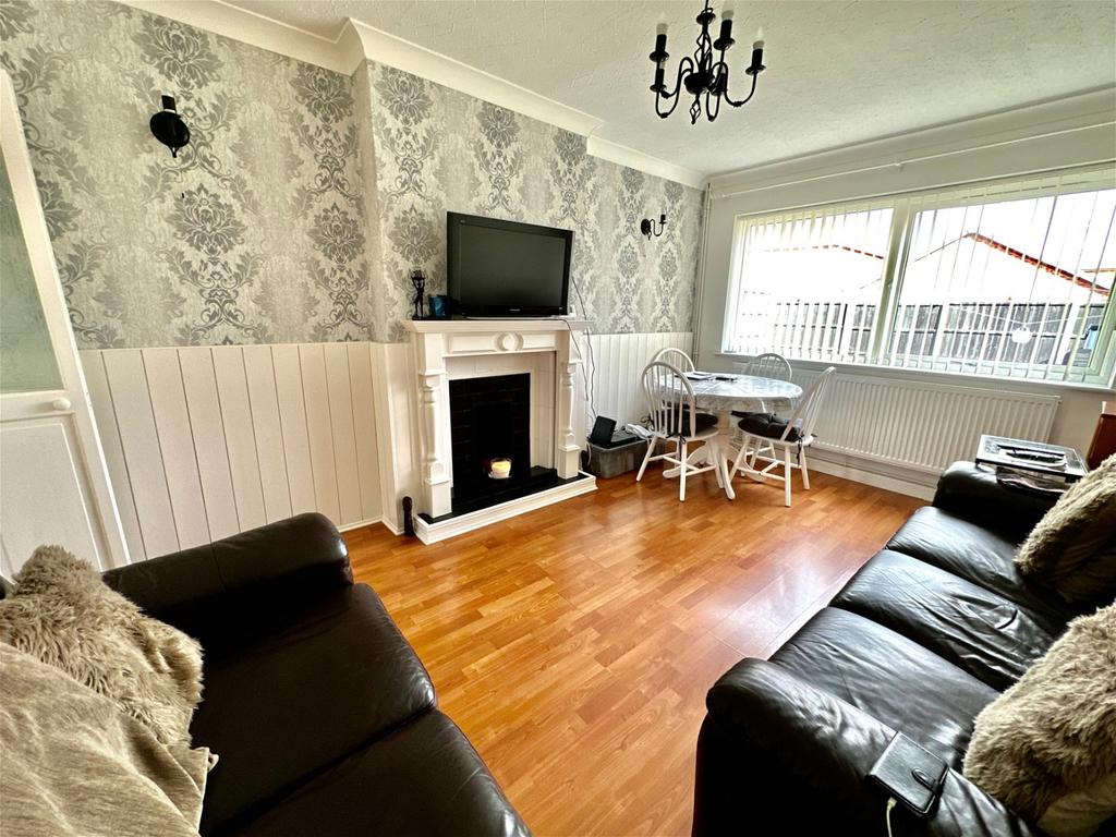 Stokes Drive, Leicester, LE3 9BR 3 bed semidetached house £260,000