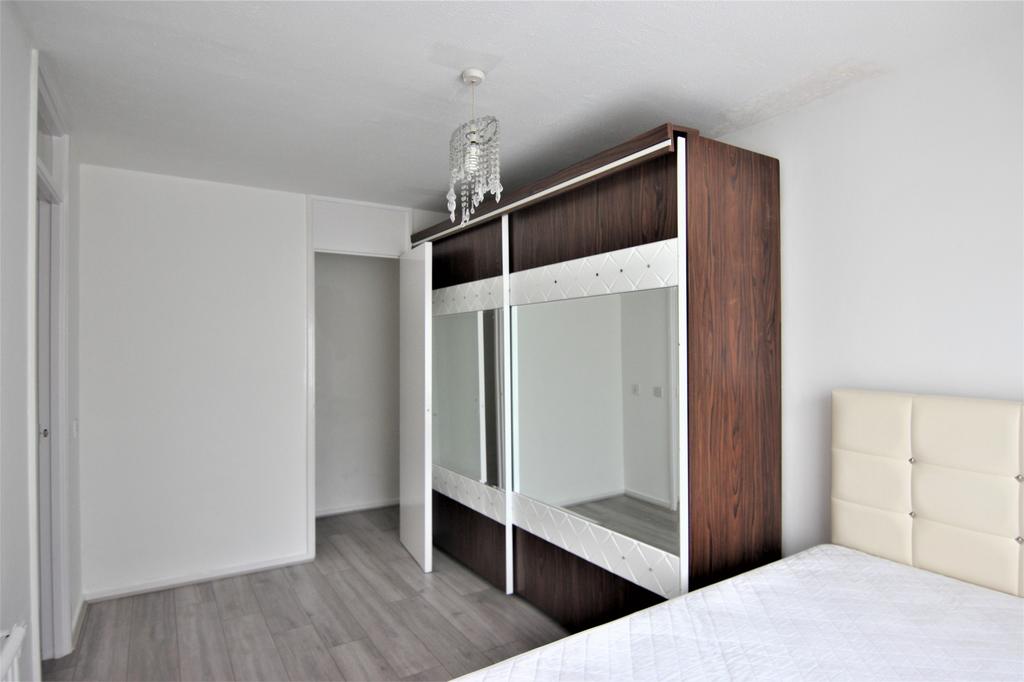 Apartment in Clapton - View 2
