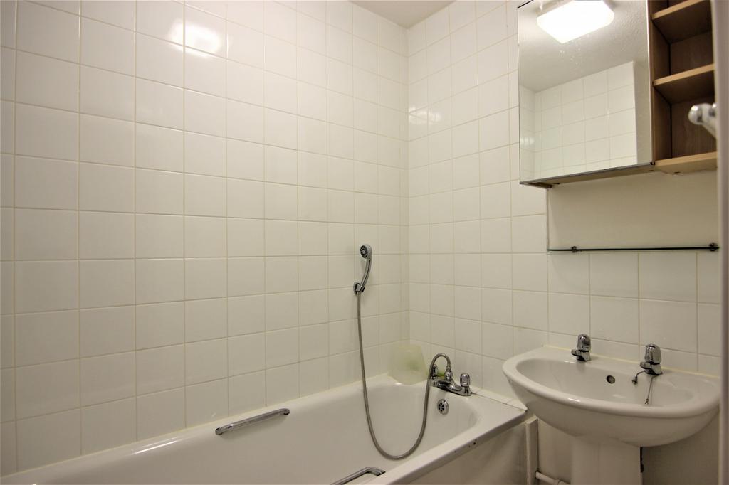 Apartment in Clapton - View 3