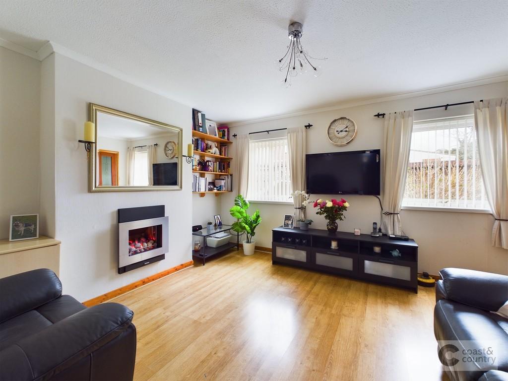 Broadlands Avenue, Newton Abbot 3 bed semidetached house £250,000