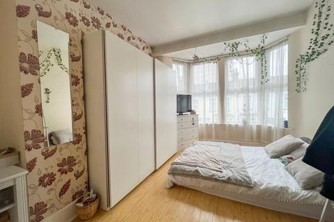 22 Cliff Avenue, Westcliff-on-sea, SS0 7AJ