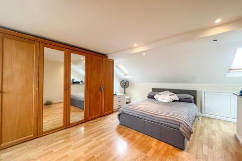 22 Cliff Avenue, Westcliff-on-sea, SS0 7AJ