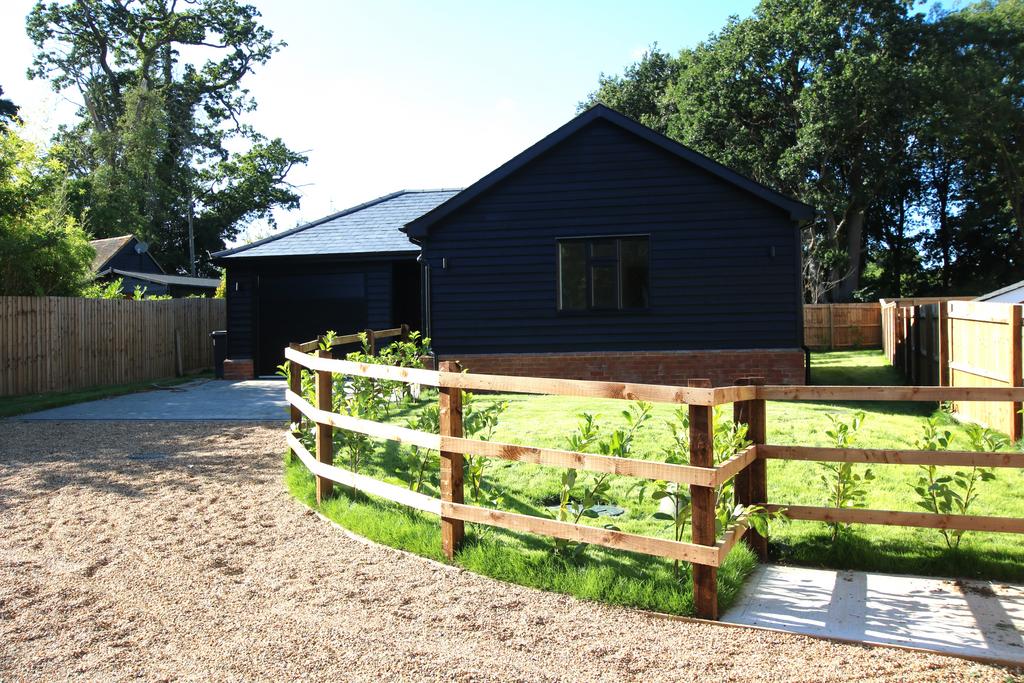 Clapton Hall Lane, Dunmow 3 bed detached bungalow for sale £600,000