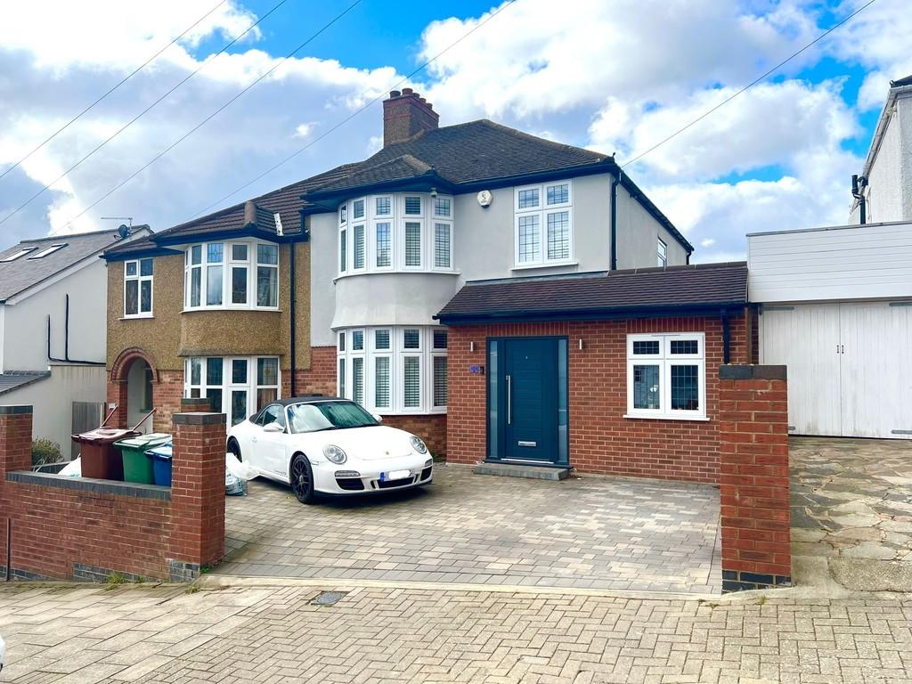Drummond Drive, Stanmore 4 bed semidetached house to rent £3,300 pcm (£762 pw)