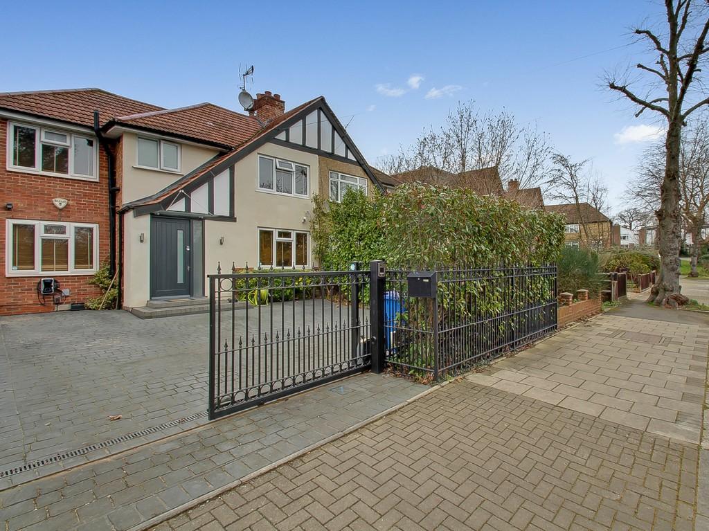 Boxtree Lane, Harrow Weald 5 bed semidetached house for sale £875,000