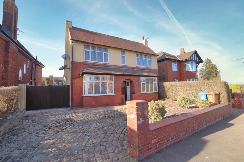 240 Liverpool Road Irlam Manchester 4 bed detached house £1,700 pcm