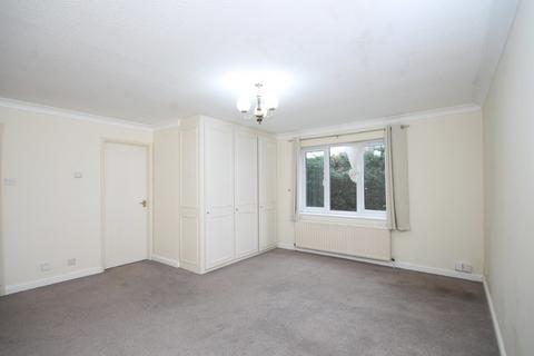 Studio to rent, FORTYFOOT ROAD, LEATHERHEAD, KT22
