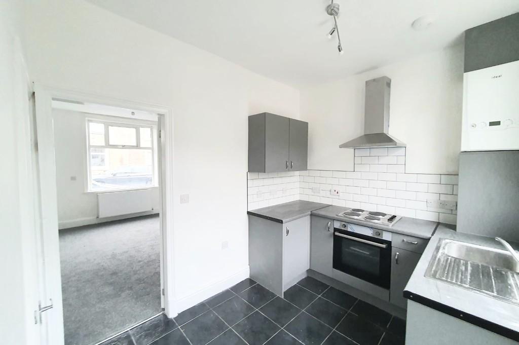 Lower East Avenue, Barnoldswick 2 bed terraced house to rent £675 pcm
