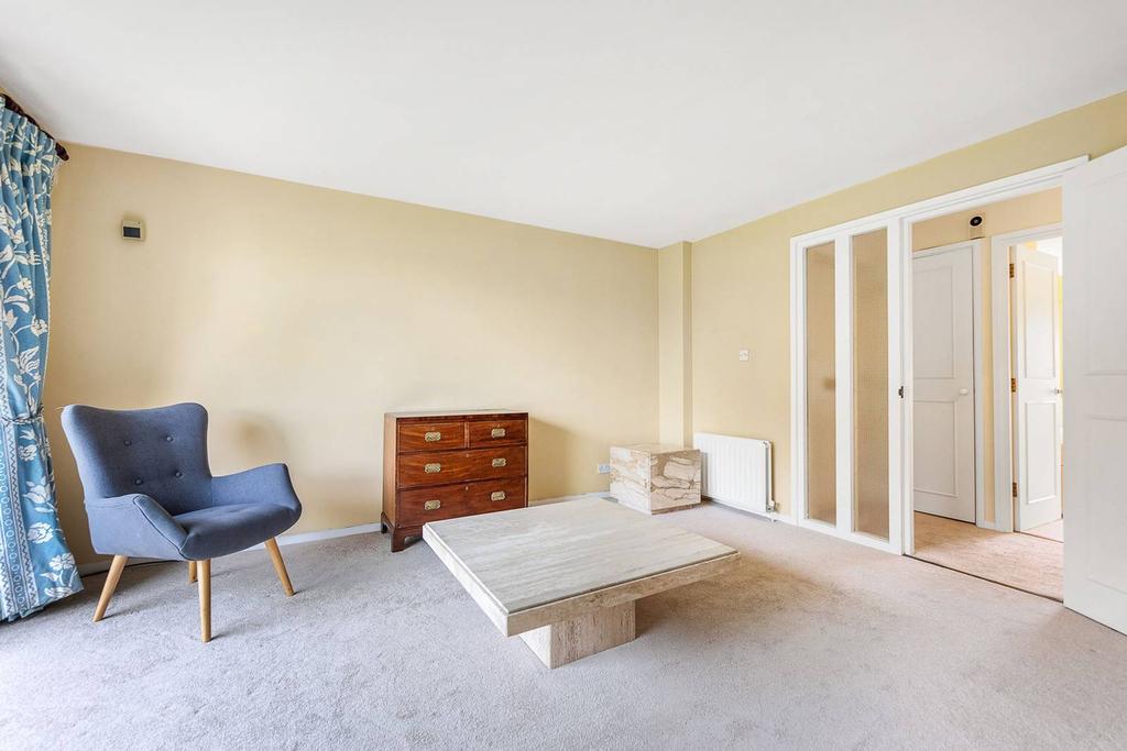 Thorney Crescent, Battersea, London... 2 bed flat £2,300 pcm (£531 pw)