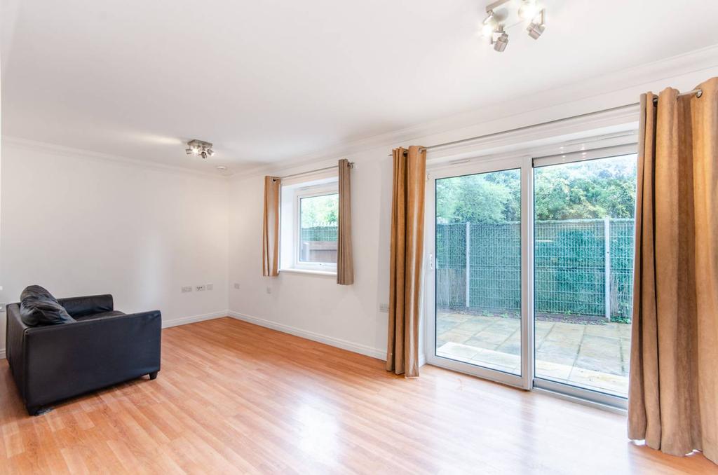 Twyford Abbey Road, Ealing, London, NW10 2 bed flat for sale £375,000