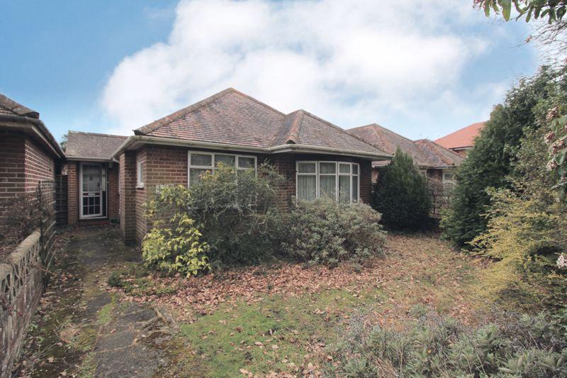 Portsmouth Road, Woolston, SO19 9AR 2 bed detached bungalow for sale £240,000