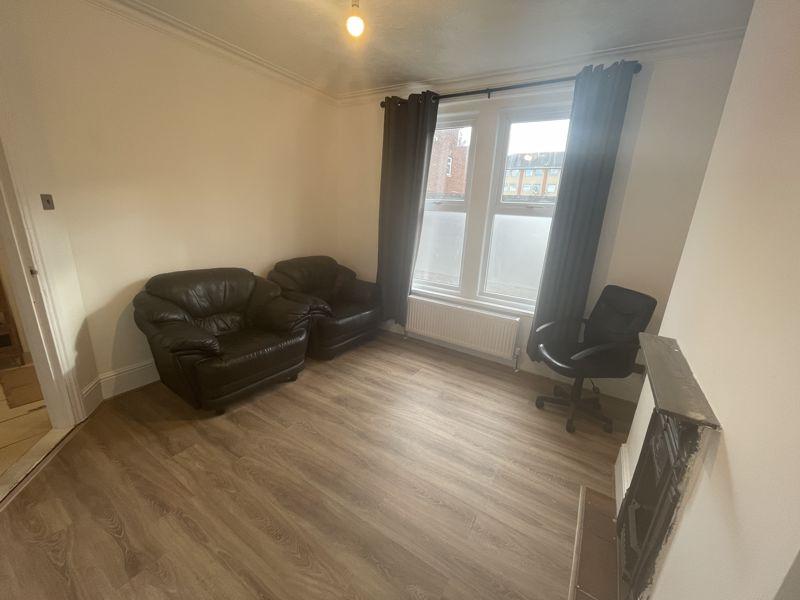 Bevis Road, Portsmouth 3 bed terraced house £1,295 pcm (£299 pw)