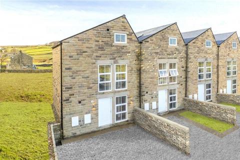 3 bedroom townhouse for sale - West Shaw Lane, Oxenhope, Keighley, West Yorkshire, BD22