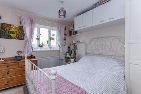 18 Edgecote, Great Holm, Milton Keynes, MK8 9ER