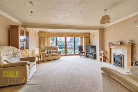 18 Venette Close, Rainham, RM13 9EA