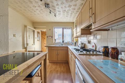 18 Venette Close, Rainham, RM13 9EA