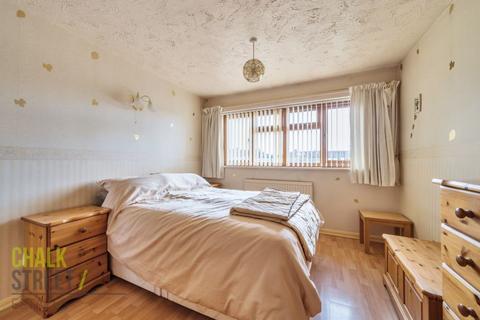 18 Venette Close, Rainham, RM13 9EA