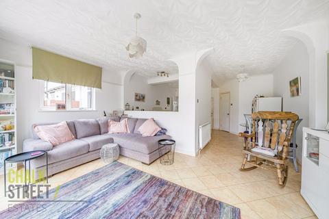 11 Netherpark Drive, Romford, RM2 5RJ
