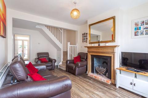 21 Queens Road, Thames Ditton, KT7 0QY