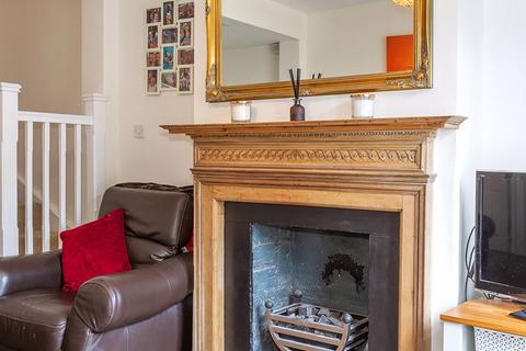 21 Queens Road, Thames Ditton, KT7 0QY