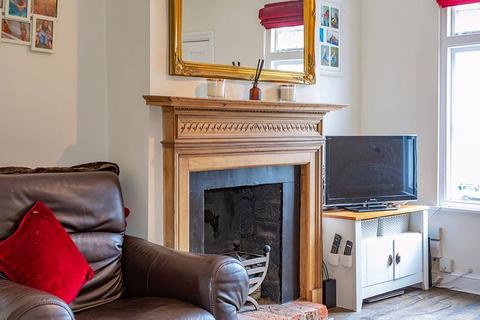21 Queens Road, Thames Ditton, KT7 0QY