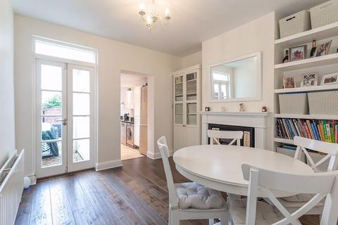 21 Queens Road, Thames Ditton, KT7 0QY