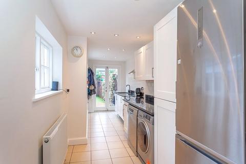 21 Queens Road, Thames Ditton, KT7 0QY