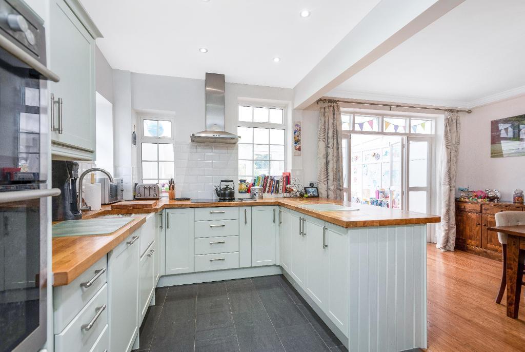 Sevenoaks Road, Orpington, Kent, BR6 9JL 3 bed semidetached house for