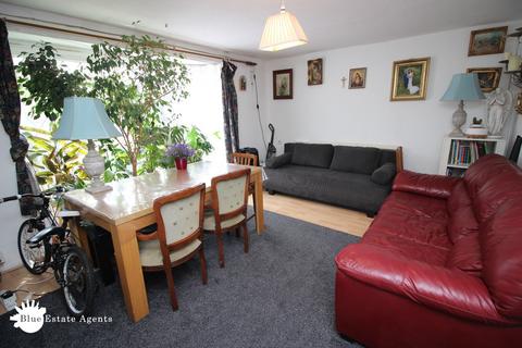 undefined, Harlech Gardens, Hounslow, TW5