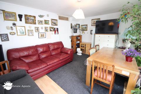 undefined, Harlech Gardens, Hounslow, TW5