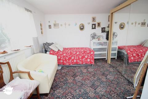 undefined, Harlech Gardens, Hounslow, TW5