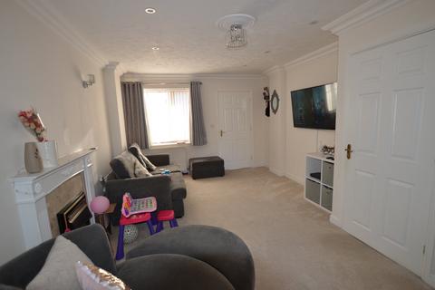 3 bedroom detached house to rent, Lyvelly Gardens, Peterborough, PE1